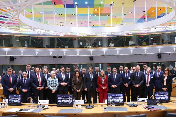 Gruppenfoto der Teilnehmenden des Kohäsionsrats am 28.3.2025